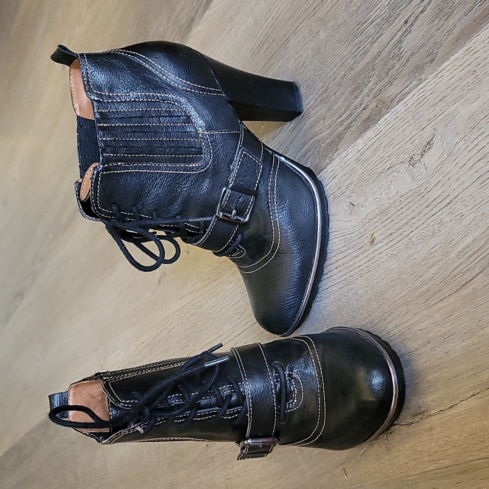 SOFFT Lace up Leather Ankle boot